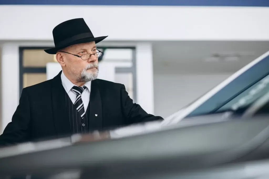 "Client engaging in a confidential consultation with a licensed private investigator in Buckeye."